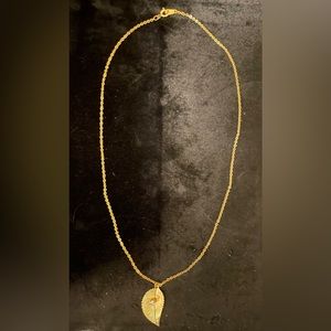 💎 4 for $20💎 Vintage Gold-tone Leaf Pendant With Chain